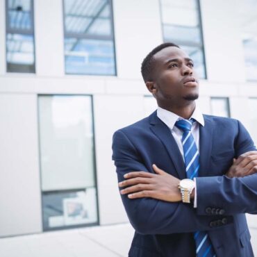 HOW TO POSITION YOURSELF AS A BUSINESS EXECUTIVE